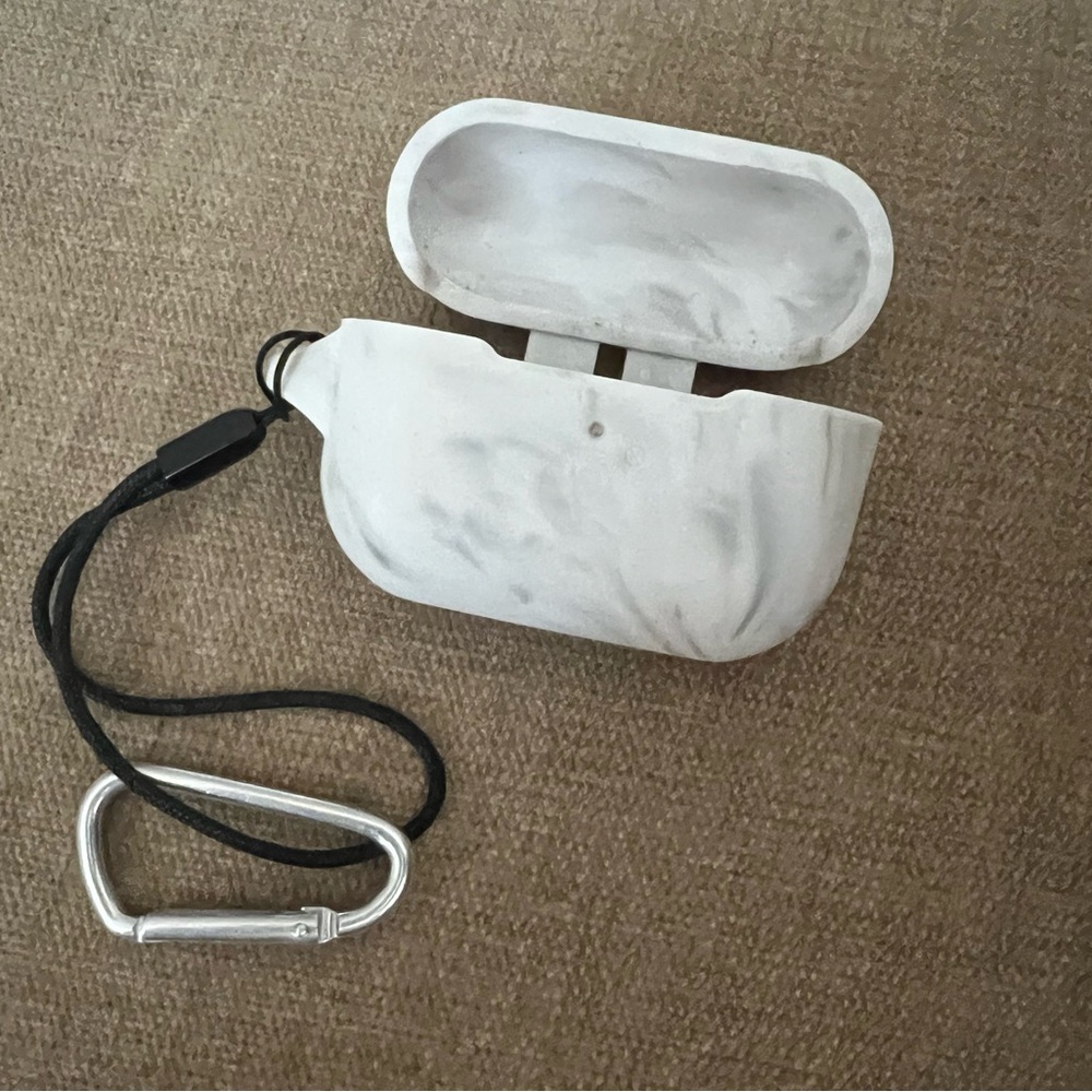 Loopy White Marble AirPod Pro Case with Carabiner